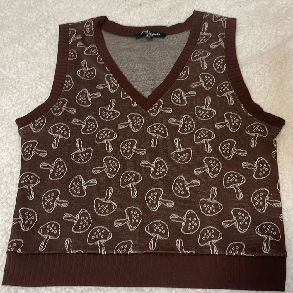Mushroom cropped vest🍄